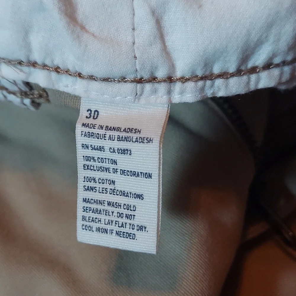 AMERICAN EAGLE CLASSIC FIT KHAKI SHORTS EUC - LIKE NEW!